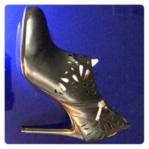 Charles by Charles David [Leah 10M] black smooth